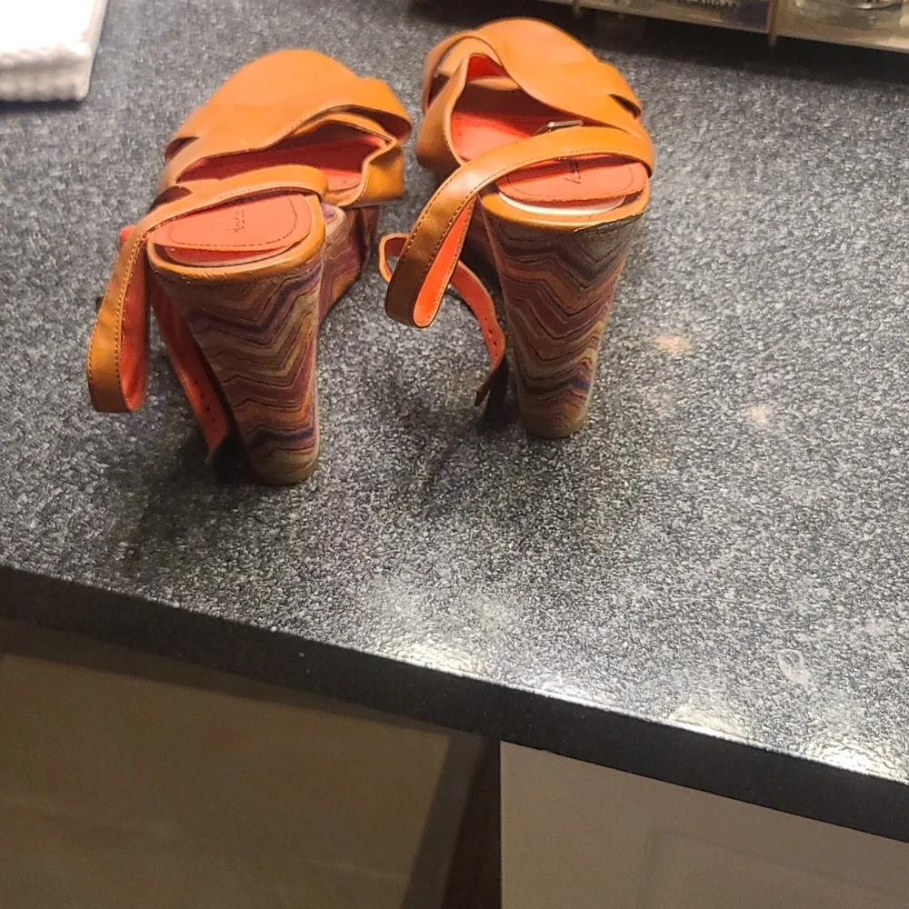 Multi color shoes - Picture 3 of 3
